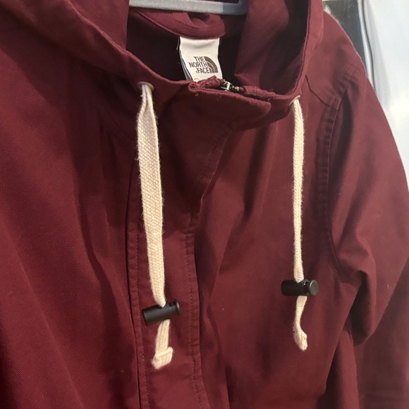 The North Face Burgundy Shipler jacket - Picture 2 of 10